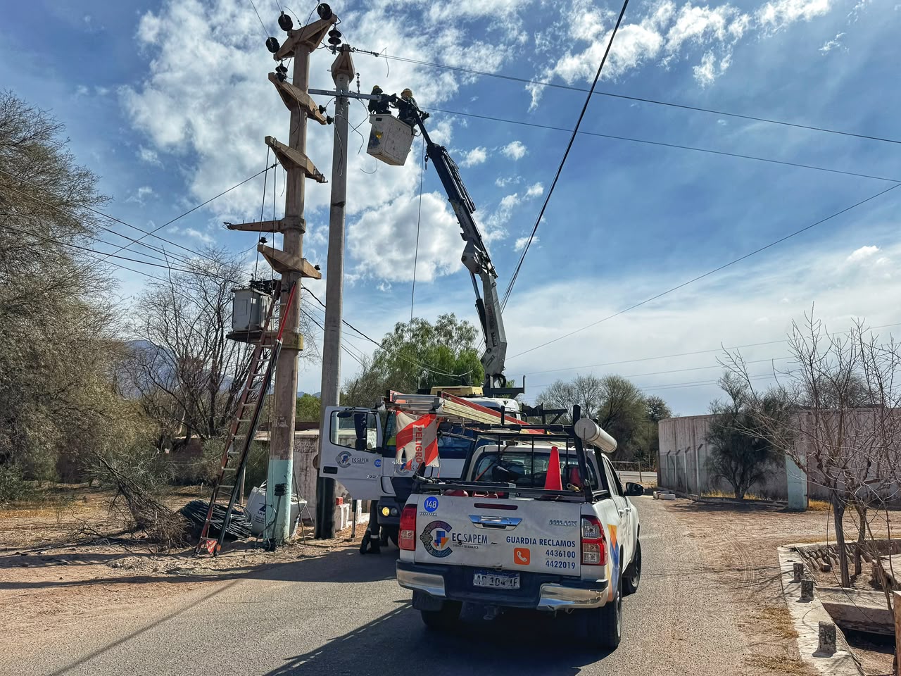 Tinogasta: Avanzan las mejoras eléctricas que beneficiarán a familias de Santa Rosa y Villa San Roque